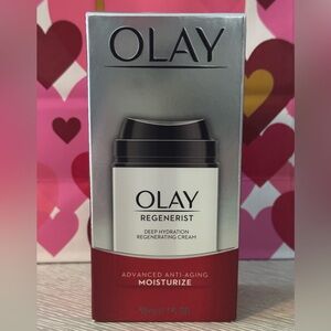OLAY Regenerist Moisturizer - Red and Black